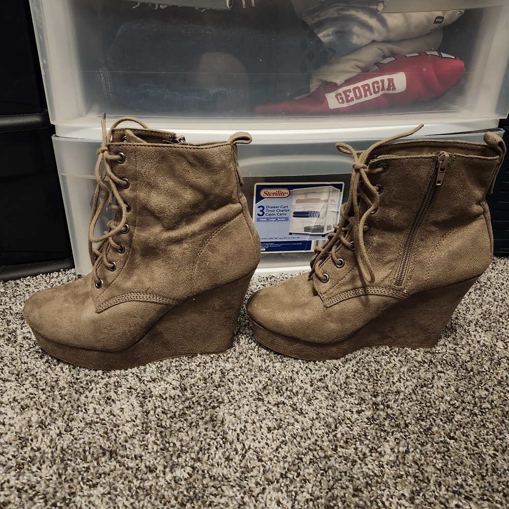 Shi by JOURNEYS Tan Suede Lace-Up Wedge Ankle Boots